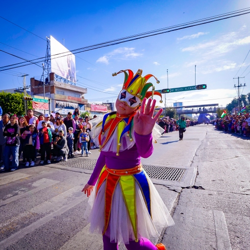 ALEGRA DESFILE CONMEMORATIVO DEL 448 ANIVERSARIO A MILES DE  LEONESAS Y LEONESES