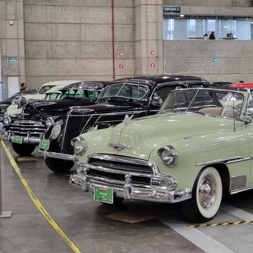 Auto Retro 2023: Un Viaje en el Tiempo Automovilístico en el Festival de Verano.